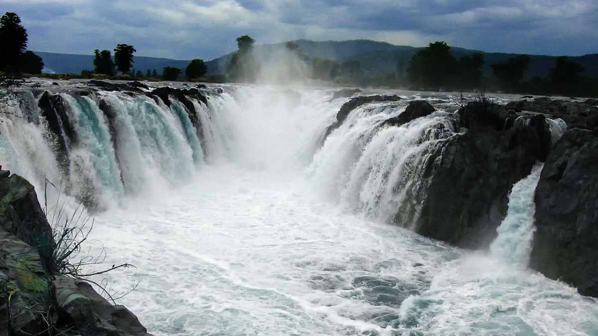 Tourism Suspended At Tamil Nadu’s Hogenakkal Falls As Water Inflow Rises Sharply After Heavy Rains