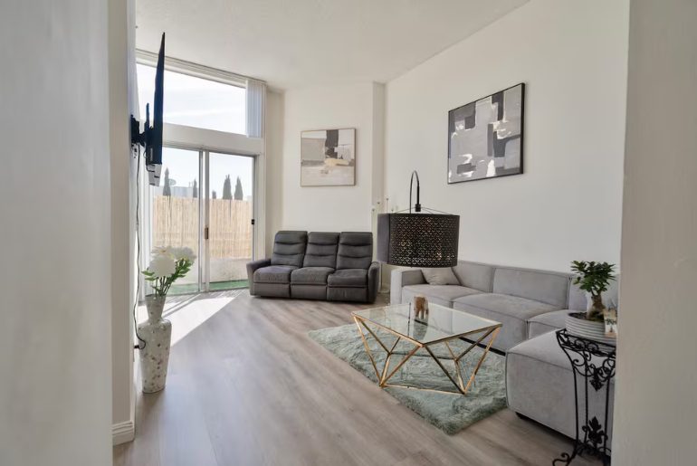 Cosmopolitan Airbnbs