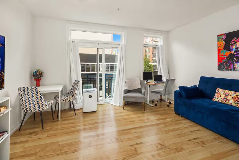 Modern Downtown Seattle Studio WAmenities