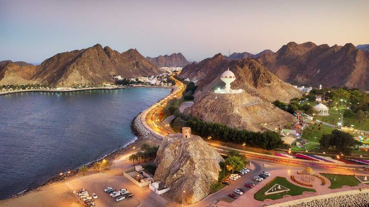 Driving Down From UAE To Oman In A Mortgaged Car? Here’s How to Avoid Border Delays!