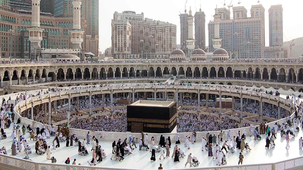 From Stepping In With Right Foot To Lowering Voices, Saudi Announces Etiquette Guidelines For Medina Visitors