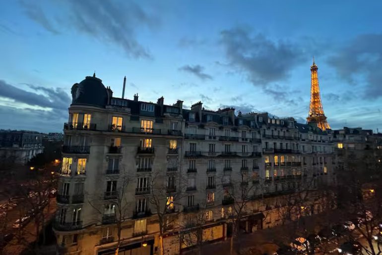 Studio with Eiffel Tower view
