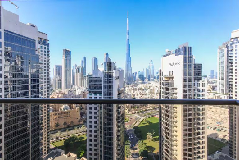 Stunning Burj View Apartment! - Short Walk to Mall