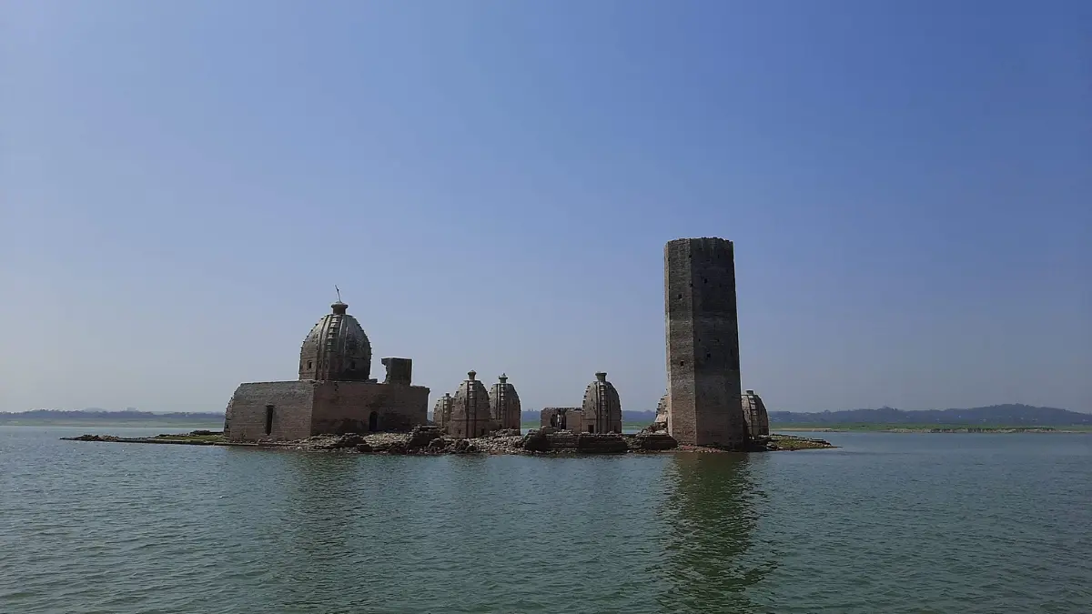 Visible Only 4 Months A Year, Explore Bathu Ki Ladi, Himachal’s Submerged Temple Built By The Pandavas