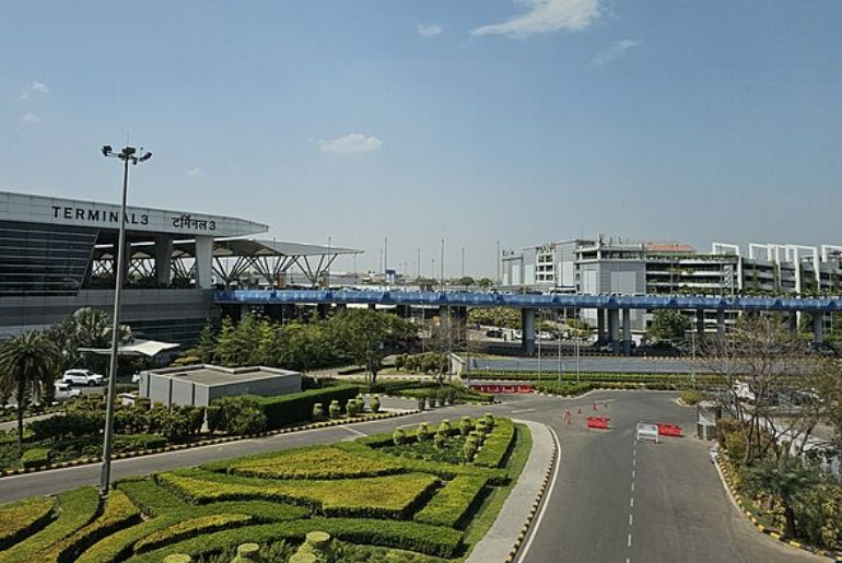 delhi airport flights cancelled