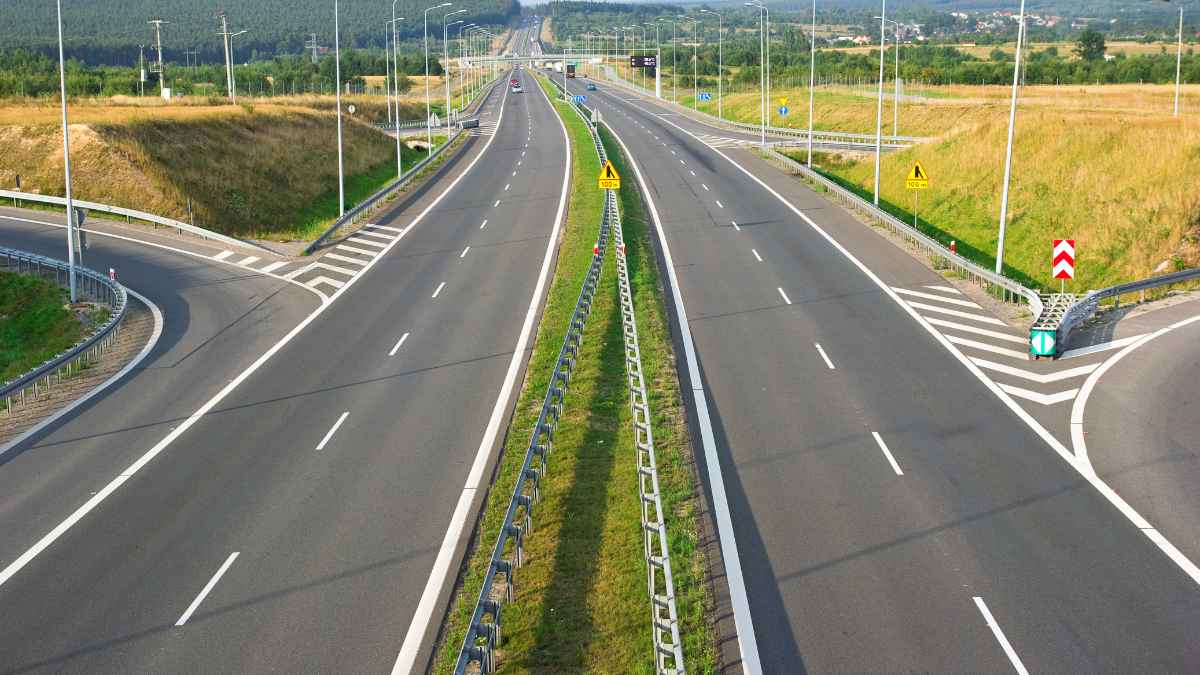 Bengaluru-Chennai Expressway: Two-Wheelers, Autos & Tractors Banned