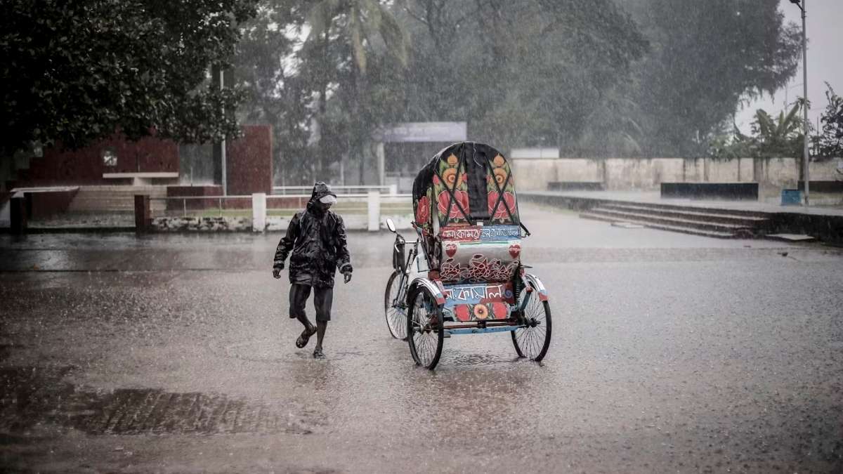 Despite No Rain Alert, Delhi Sees Heavy Waterlogging And Traffic Snarls