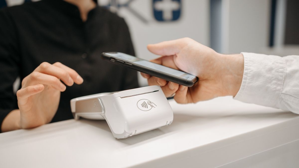 From Nol Cards To Restaurants, Dubai Is Going Fully Cashless & Here’s All About It!