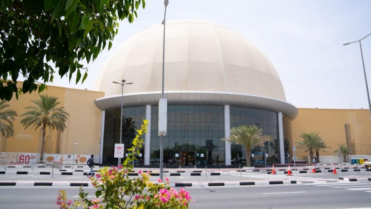 This Mall In Dubai Offers Upto 90% Off On Brands Like Coach, DKNY, Crocs & More!