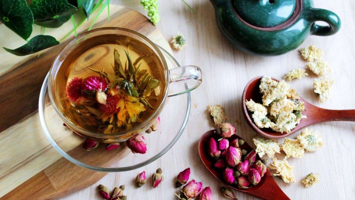 5 Best Herbal Teas For Stress And Anxiety Relief