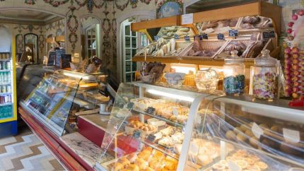 Karnataka Bakeries Halt Tea, Coffee Sales & Display ‘No UPI Signs’; Here’s Why