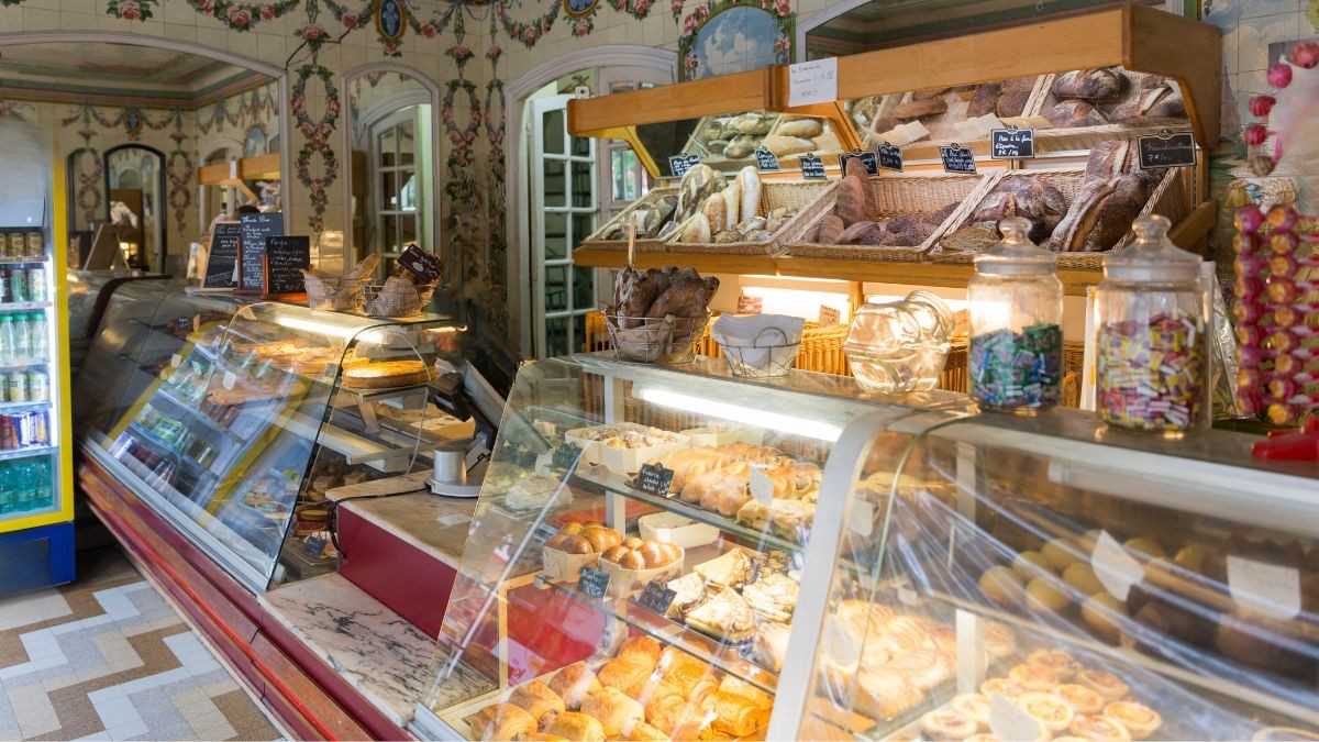 Karnataka Bakeries Halt Tea, Coffee Sales & Display ‘No UPI Signs’; Here’s Why