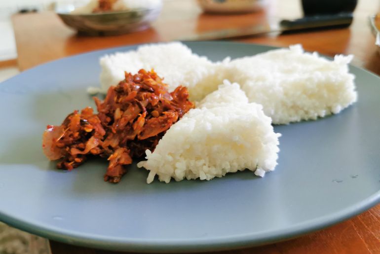 Kiribath with Lunu Miris-Sri Lankan Dishes 