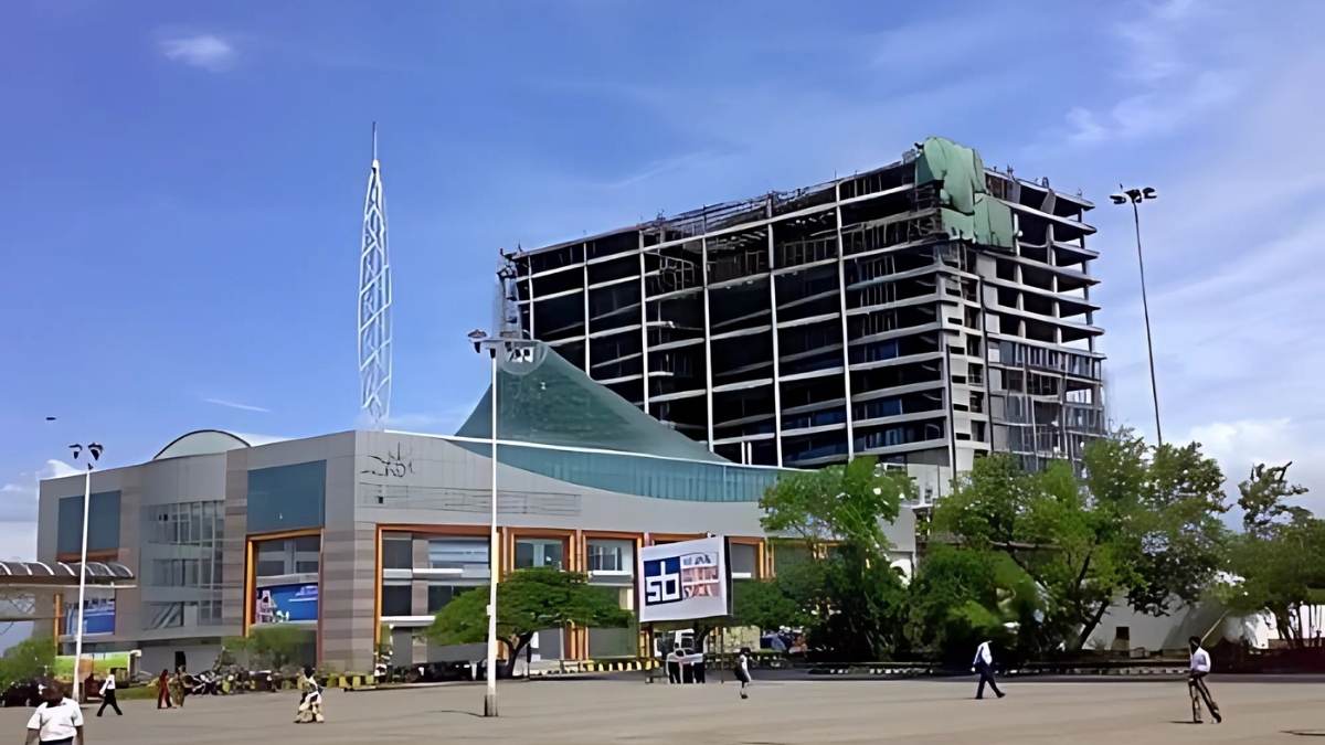Get Ready To Bid Adieu To Vashi’s Raghuleela Mall That’s Set To Be Demolished Soon