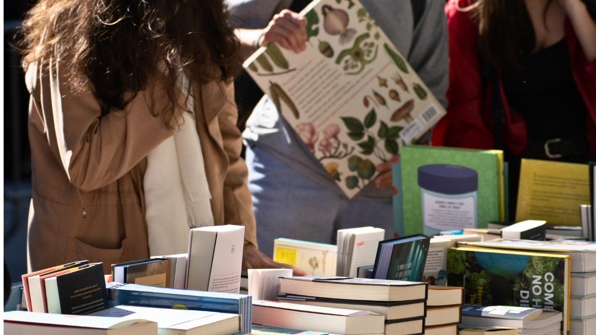 Al Tawr Library Is Hosting A Second-Hand Book Fair With Prices Starting At Just AED 3!