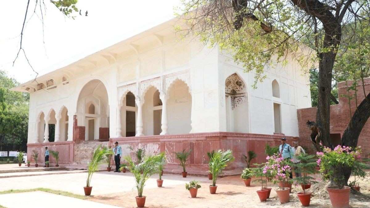 Delhi’s 17th-Century Sheesh Mahal Opens Its Doors To The Public After Nearly 4 Centuries!