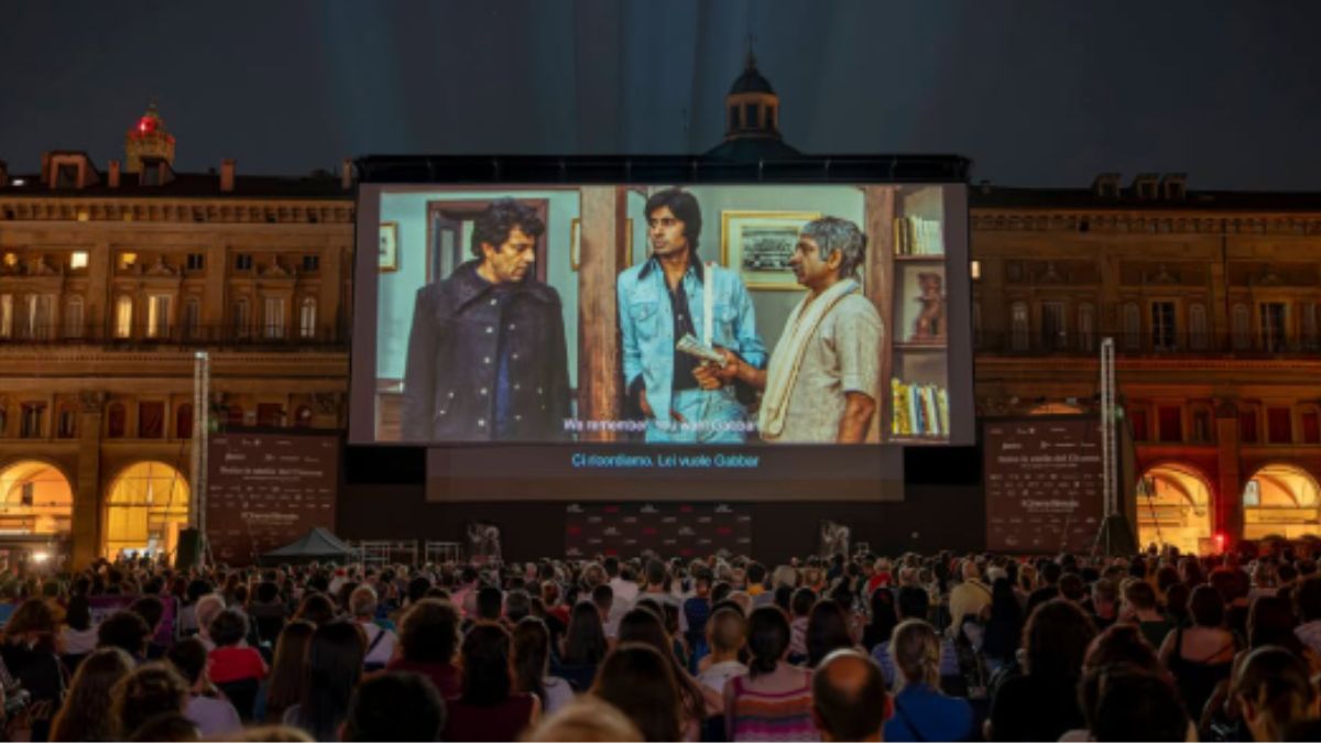 Long Live Sholay! Netizens React As The Iconic Movie Lights Up Piazza Maggiore In Italy For Its 50th Anniversary