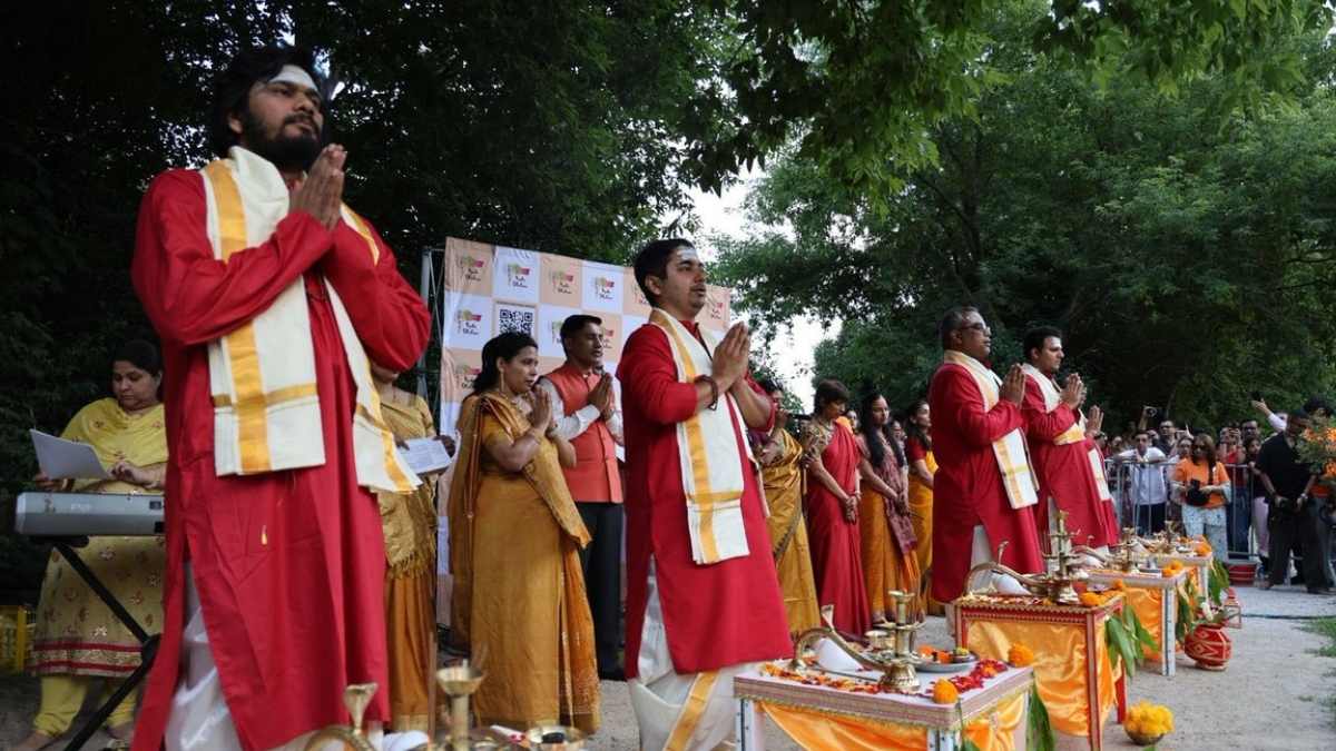 Indians Perform Ganga Aarti In Canada, Netizen Comments, ‘Come To India And Attend’