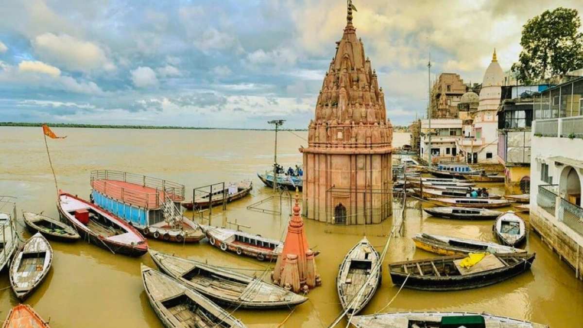 Ganga River Breaches Danger Mark Across Uttar Pradesh; Varanasi’s 84 Ghats Fully Submerged, Flood Alerts Issued