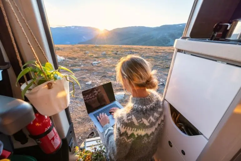 digital nomad remote working