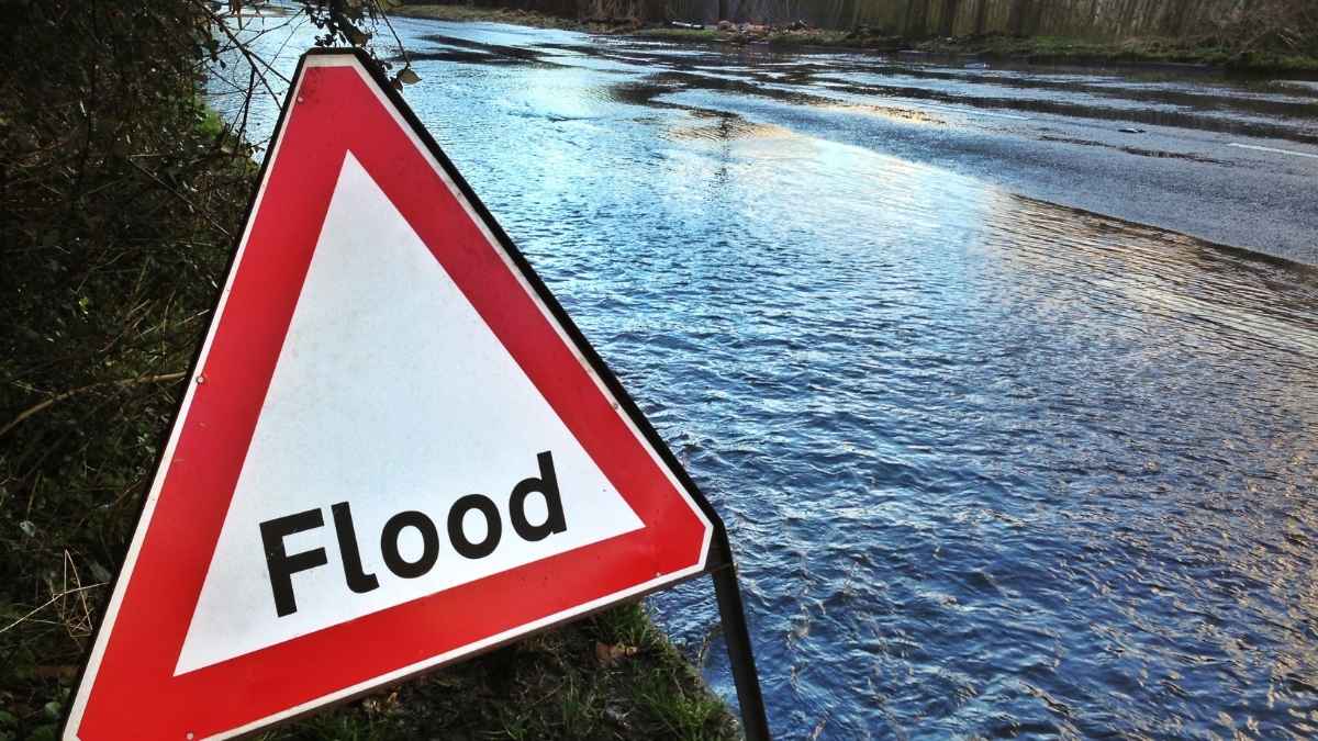 Chicago Streets Flooded Amid Thunderstorm Warnings; 600,000 Residents Urged To Take Immediate Action