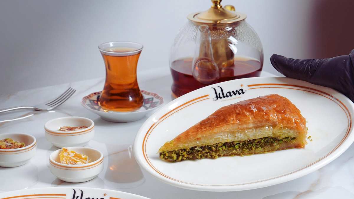 Open Till 2 AM, This Spot In Bengaluru Serves Up Turkish Coffee & Flaky Baklava For Your Midnight Musings
