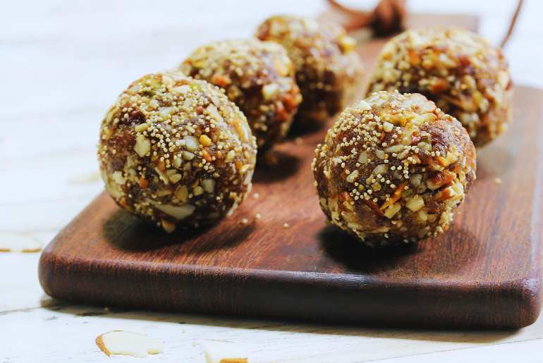 Ways To Include Dates In Diet