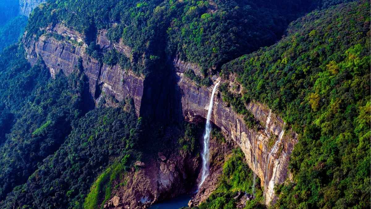 Meghalaya’s Cherrapunji Enforces Strict Rules To Safeguard Nature; Bans Public Picnics & Open Cooking