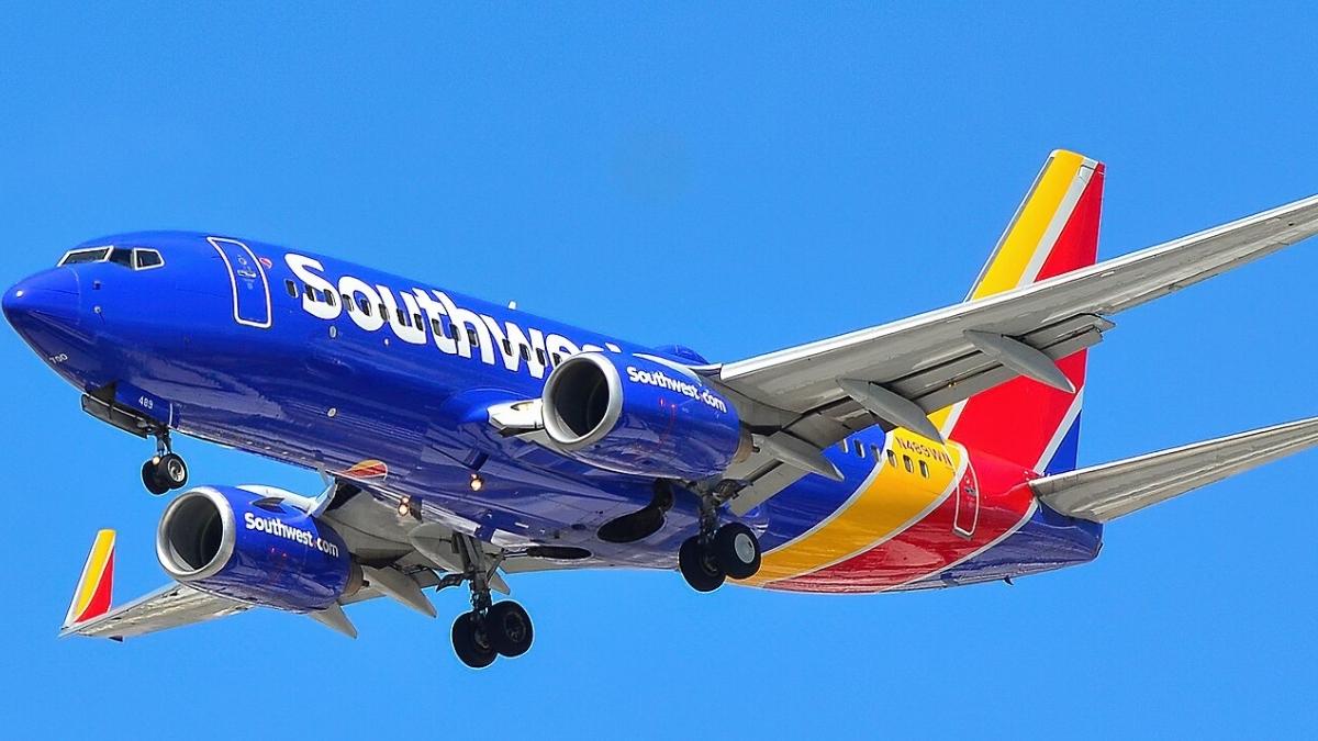 Las Vegas-Bound Southwest Airlines Drops 500 Feet To Avoid Mid-Air Collision; 2 Injured