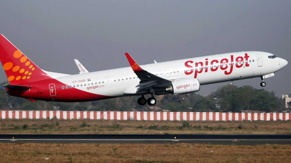 Chaos On SpiceJet Delhi-Mumbai Flight; 2 Passengers Offloaded For Quarrelling And Trying To Enter Cockpit