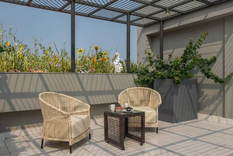 2 BHK Cozy Apartment w Terrace, Wi-Fi @ Kolkata
