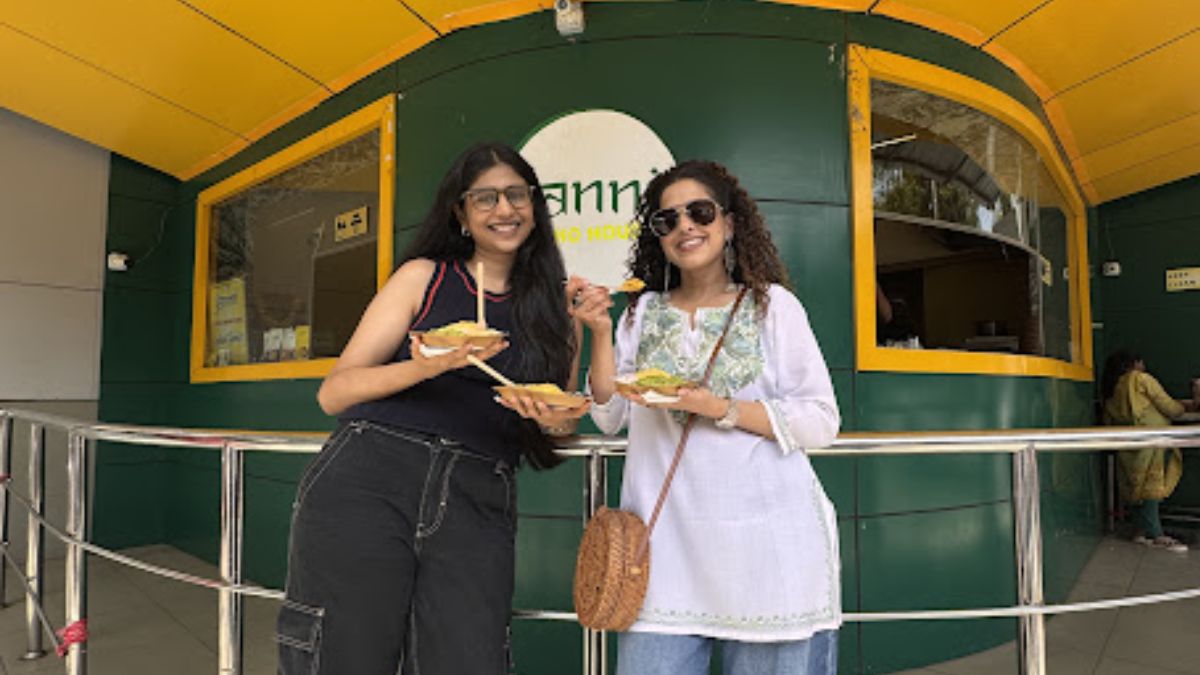 Anushka Rathod Introduces Kamiya Jani To Unusual Khakra Flavours Like Vada Pav, Pizza & Manchurian