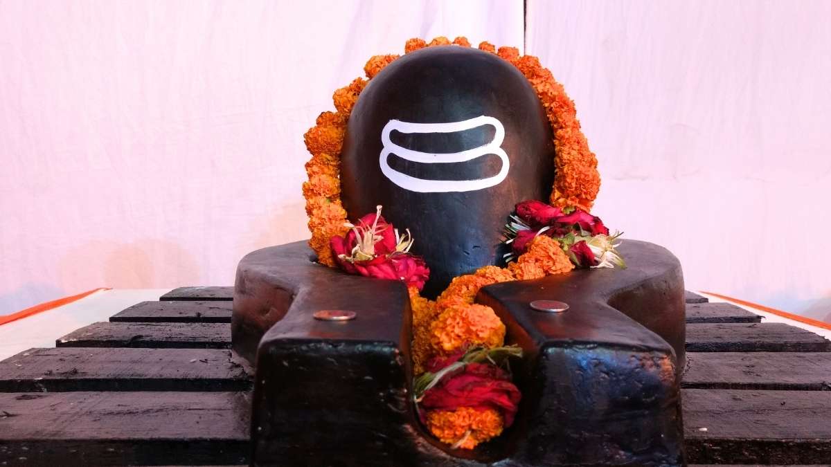 Kashmir: 10th-Century Shivling Found In Jhelum River; To Be Showcased At SPS Museum In Srinagar