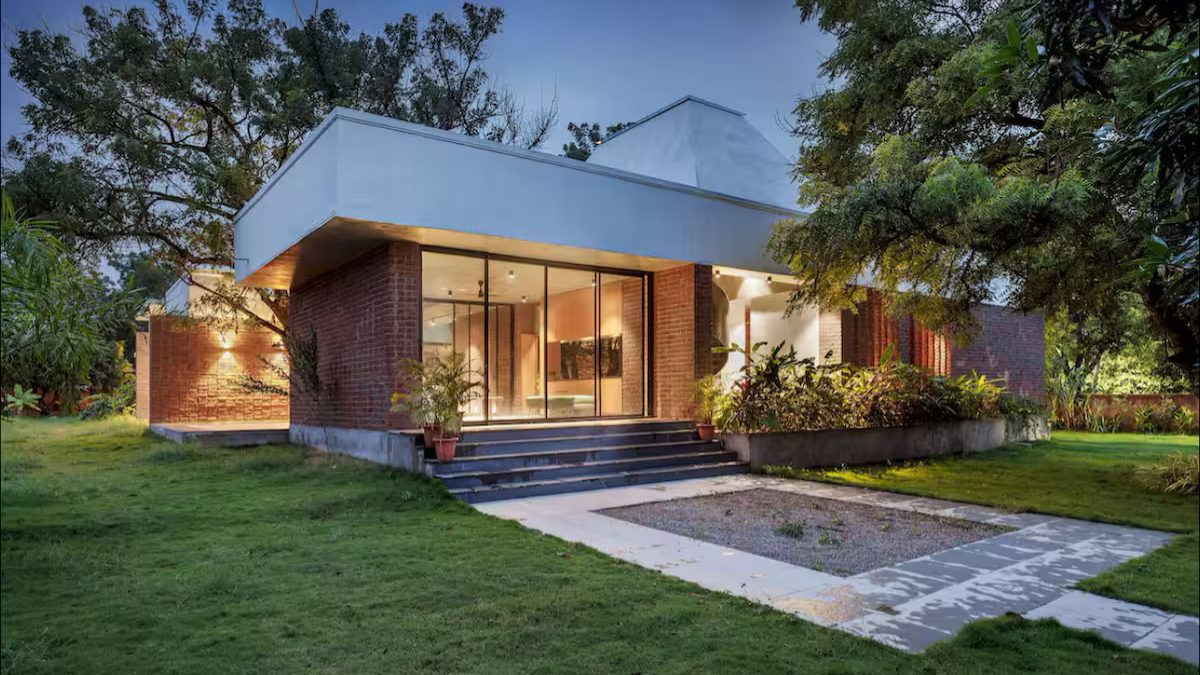 This 3BHK Private Pool Villa In Hyderabad Comes With Earthy Interiors, Open Lawn & Bonfire Nights