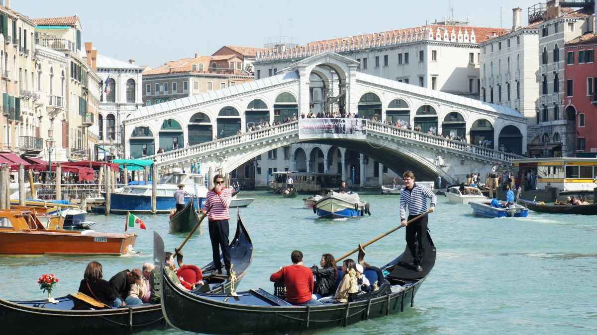 Venice Cracks Down On Bad Tourist Behaviour With Stricter Rules & Fines Ranging Up To ₹50,000!