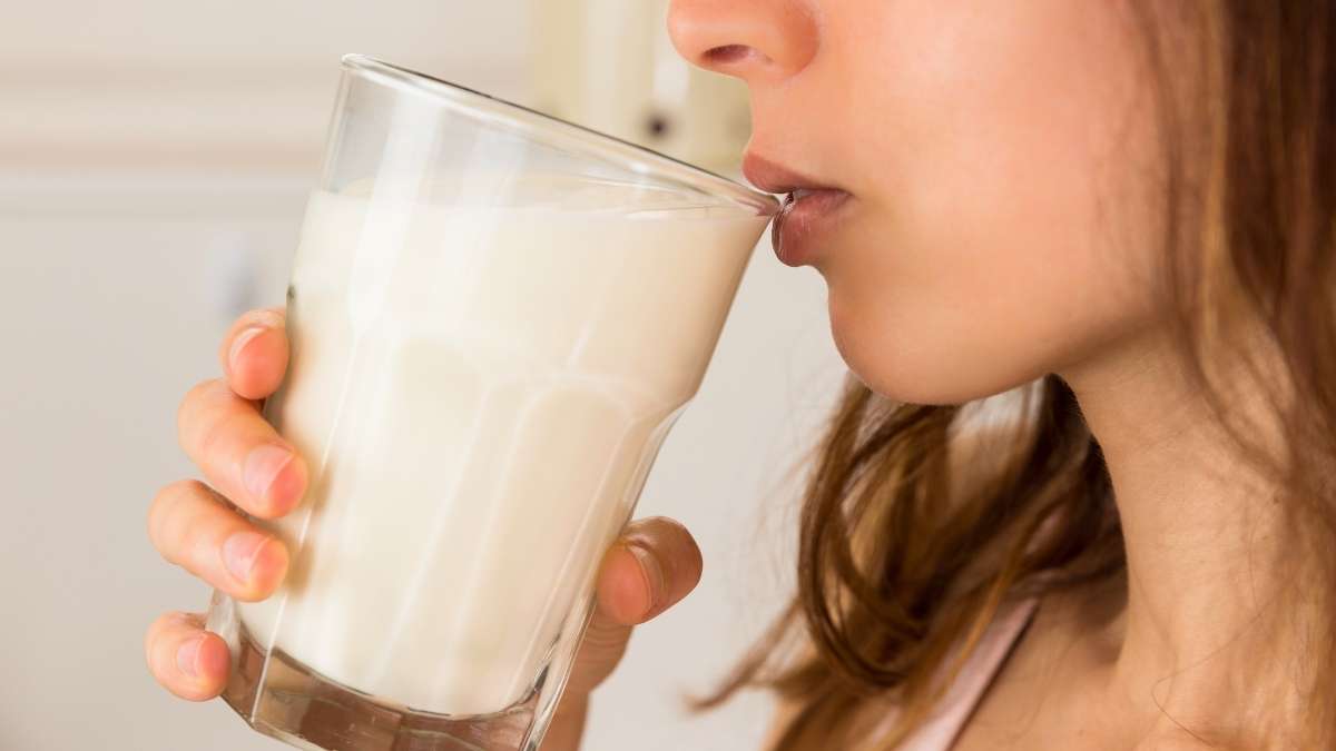Drinking Milk Daily? Nutritionist Shares Pros & Cons, Alternatives, And Who Should Avoid It