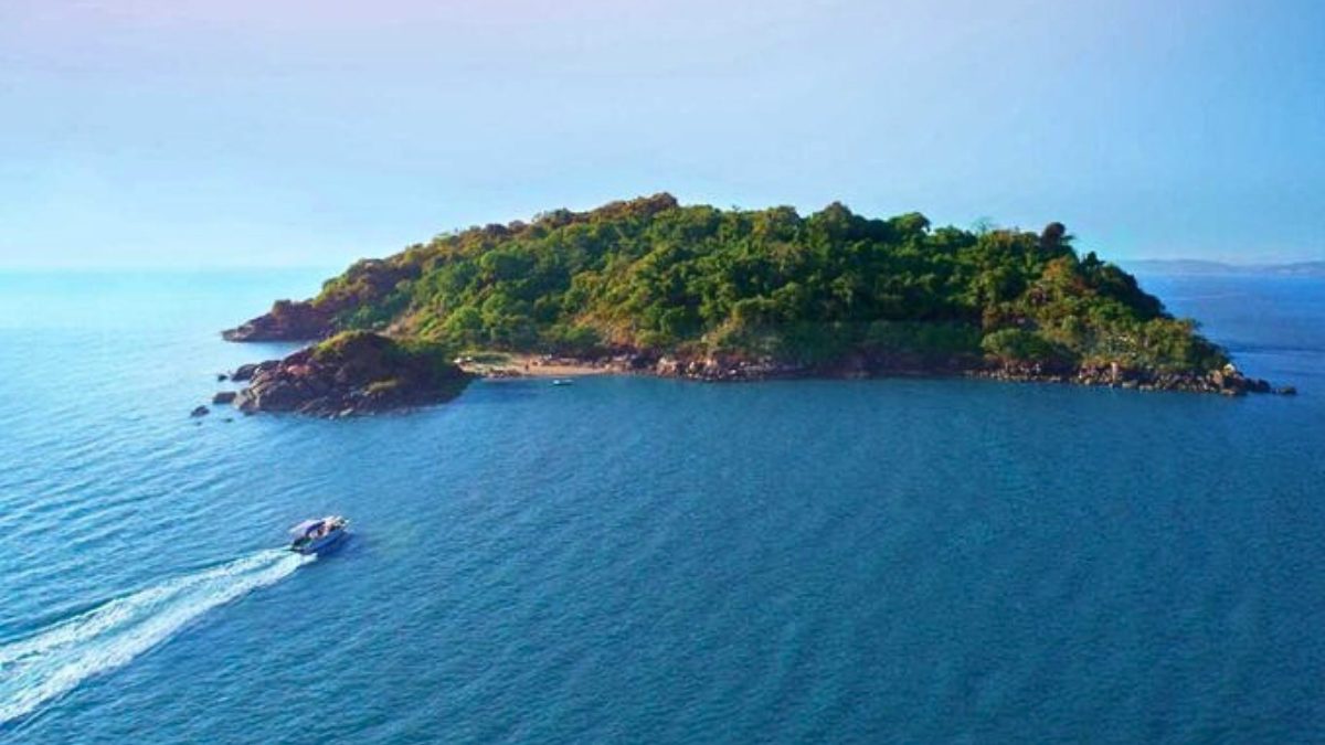 In Karnataka Lies A Secret Island Where Dolphin Spotting, Stargazing And Water Sports Are A Daily Affair