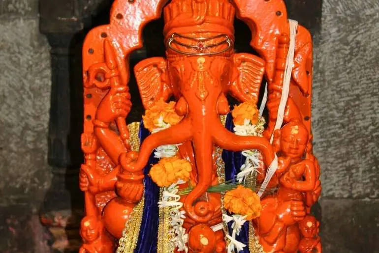 Trishund Mayureshwar Ganpati Mandir 