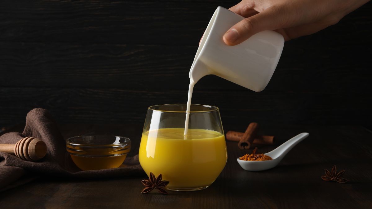 From Peaceful Sleep To Glowing Skin: 5 Benefits Of Drinking Turmeric Milk Daily