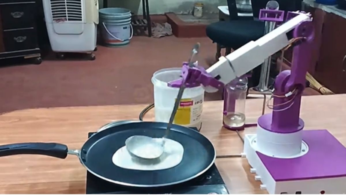 Bengaluru Engineer Creates Robot That Makes Dosas; Netizens Say, “Now Teach It To Make Them Round”