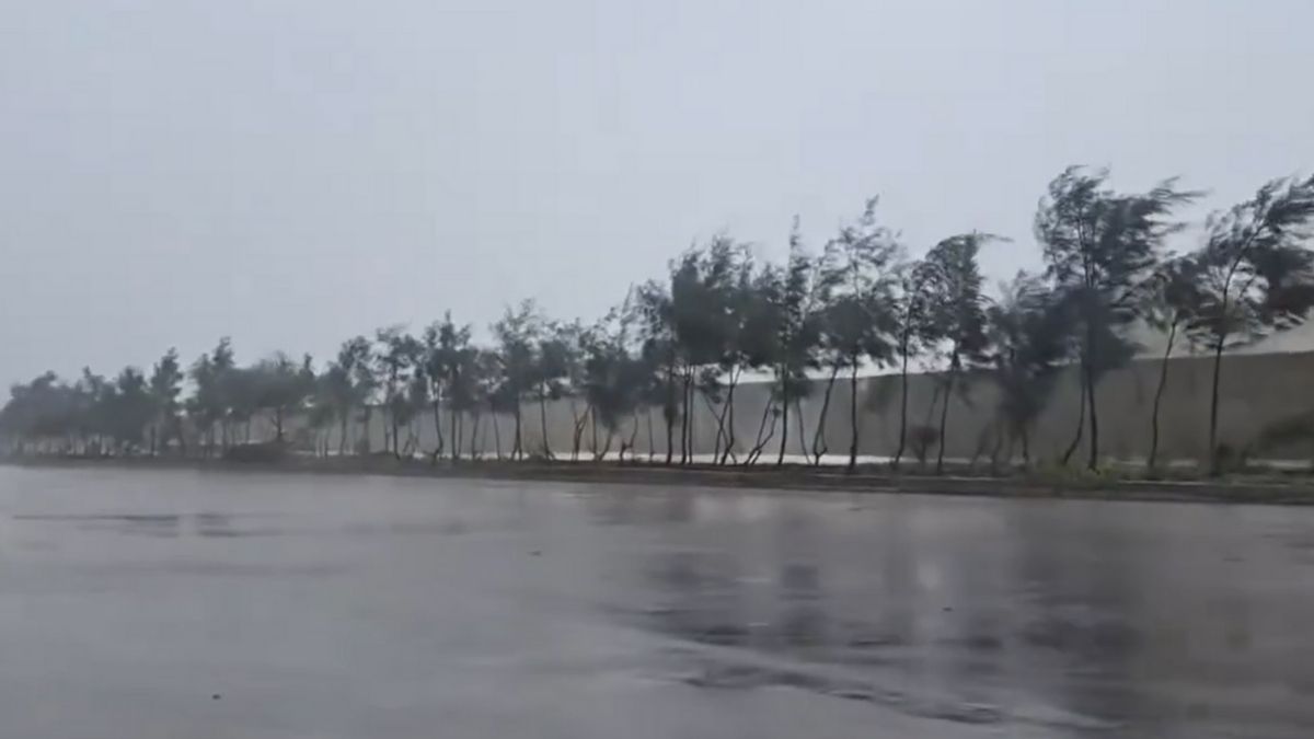 Vietnam Shuts Airports, Evacuates Thousands Ahead Of Powerful Typhoon Kajiki Landfall