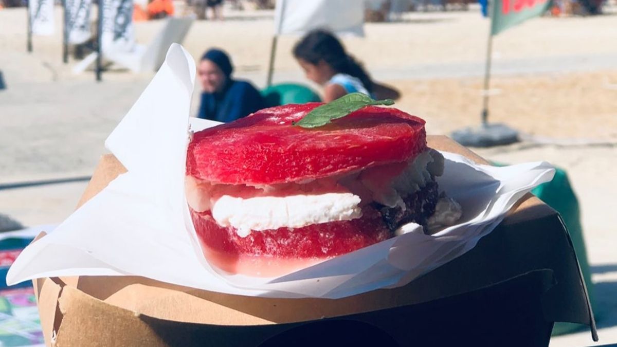 This Eatery By The Beach In Egypt Serves Everything From Watermelon Burgers To Pizzas!