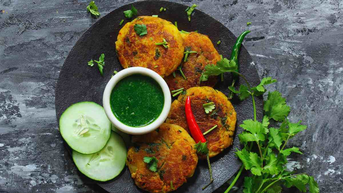 Not Bhaang, Lucknow Residents Were Eating Cannabis Aloo Tikkis From A Stall Until Police Caught A Whiff