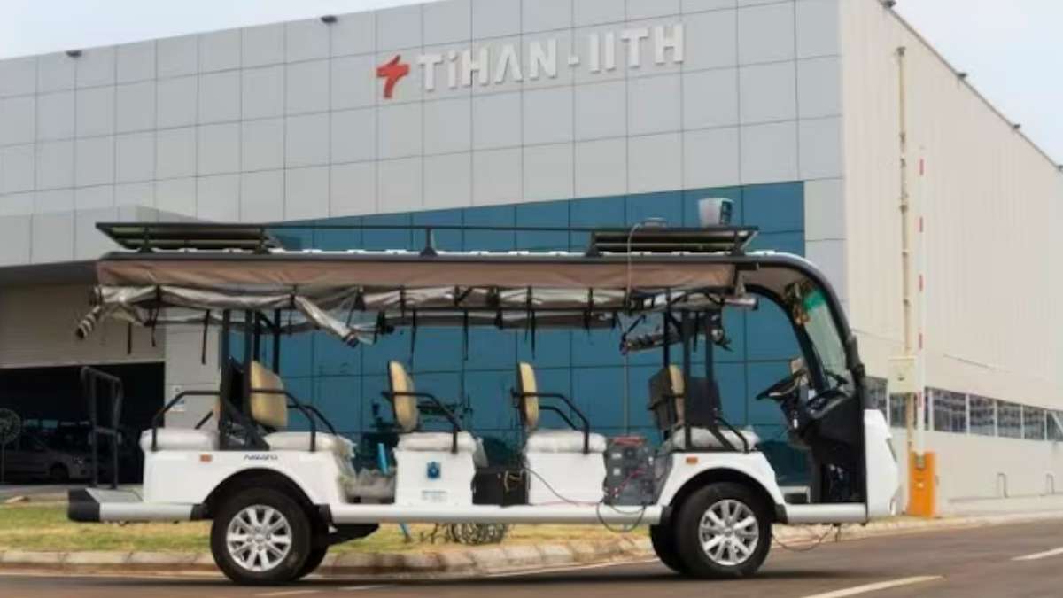Future Is Here! IIT Hyderabad Unveils India’s First AI-Powered Driverless Buses That Are Fully Electric