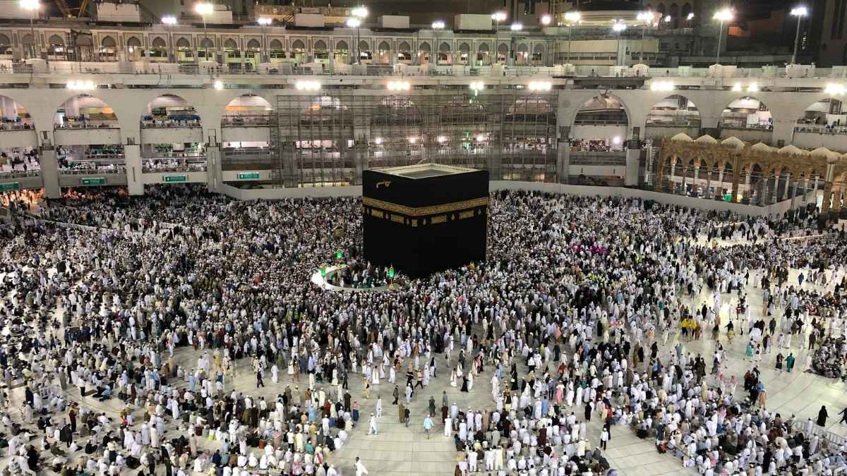 Saudi Arabia: Makkah Records 1.2 M+ Umrah Pilgrims From 109 Countries!
