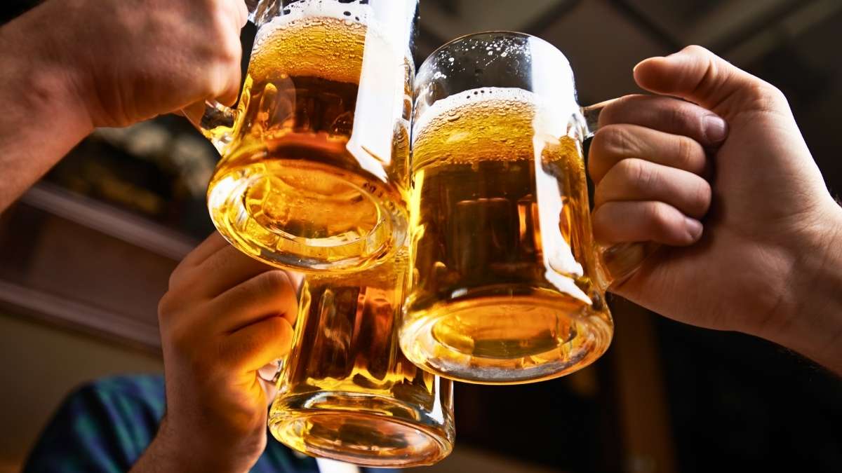 Delhi May Lower Legal Age For Drinking Beer To 21; Here’s The Age Limit In Other Metro Cities