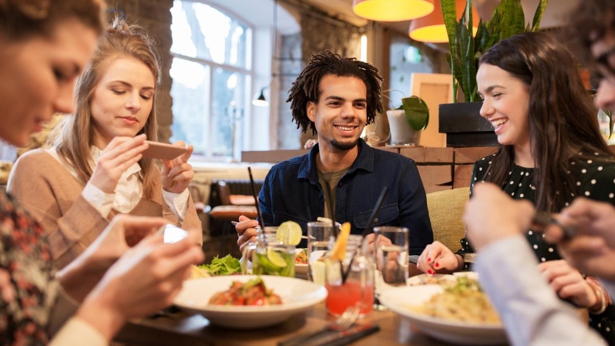 AIIMS-Trained Gastroenterologist Shares 7 Golden Rules For Eating Out Without Harming Gut Health