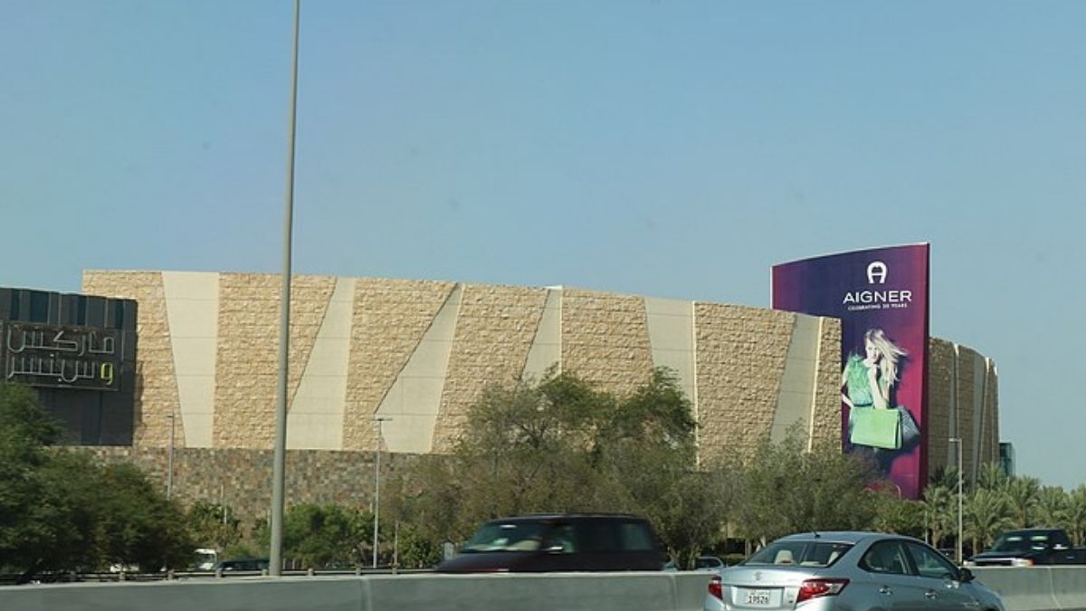 Kuwait: Egyptian Nurse Saves Life Of A Man At 360 Mall After Cardiac Arrest