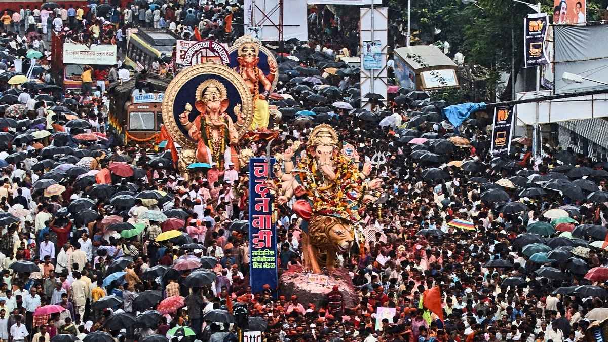 Ganeshostav 2025: 8 Best Spots In Mumbai To Witness The Grand Ganpati Visarjan