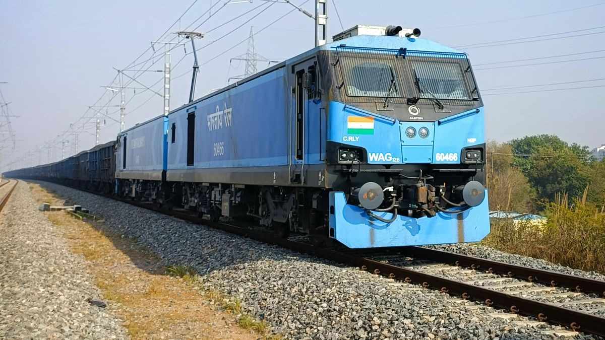 After A 30 Year Wait, A New Superfast Train Will Connect Bengaluru & Mumbai; Here’s All About It